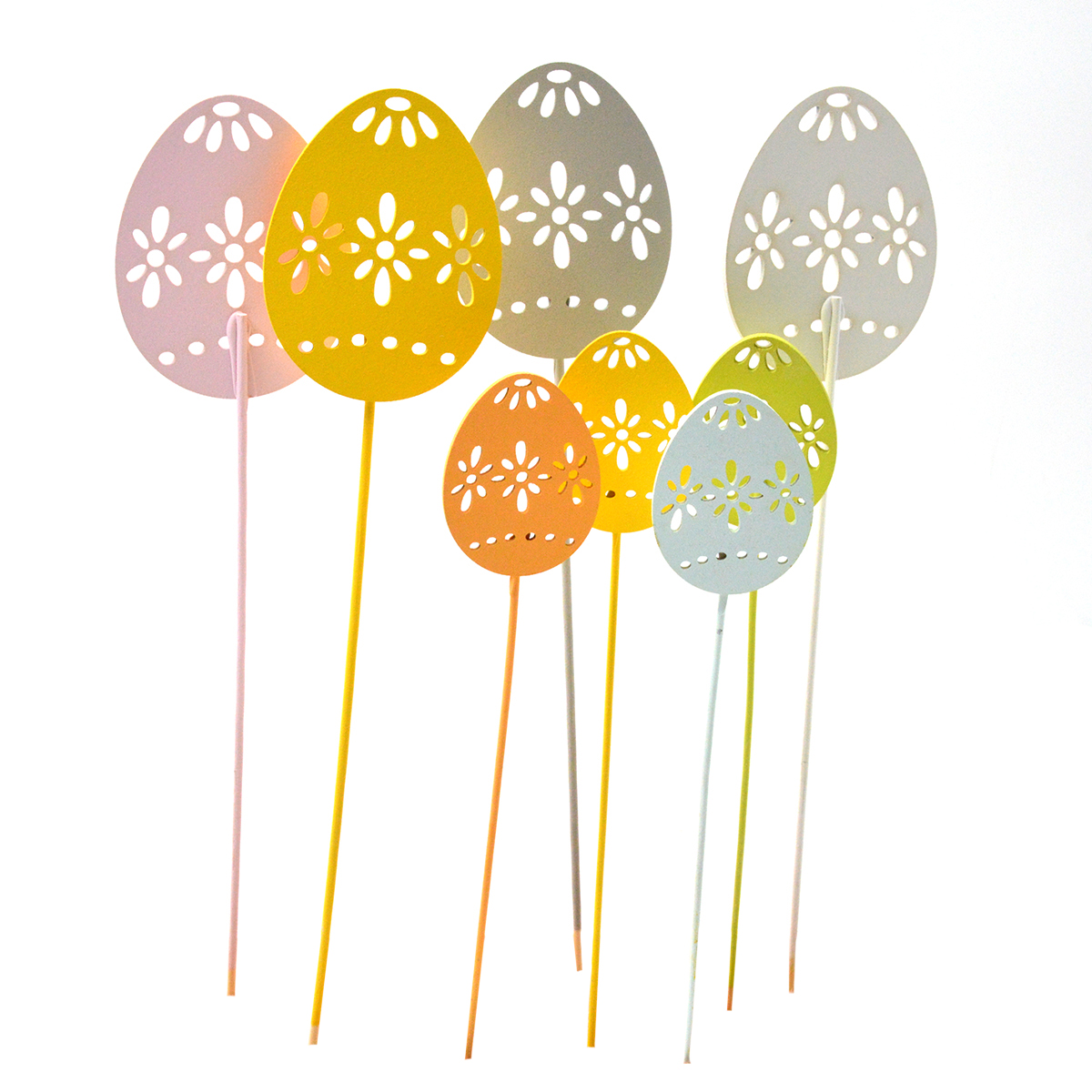 Set 8 decoratiuni lemn pe bat marimi si culori mixte